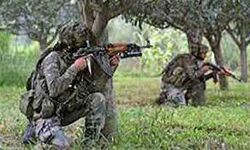 आतंकवादियों के साथ मुठभेड़ में तीन सैनिक घायल आतंकवादियों के साथ मुठभेड़ में तीन सैनिक घायल