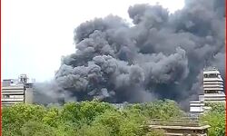 केमिकल फैक्ट्री में लगी भीषण आग-हो रहे धमाके, आधी फैक्ट्री खाक केमिकल फैक्ट्री में लगी भीषण आग-हो रहे धमाके, आधी फैक्ट्री खाक