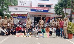 उड़ते कबूतर पर दांव लगाते दर्जनभर जुआरी गिरफ्तार-दर्जनों बाईक जब्त