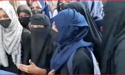 हिजाब पहनकर परीक्षा देने पहुंची छात्राओं को रोका-कॉलेज से लौटी बैरंग