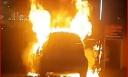 SP के बंगले पर खड़ी कार अचानक से बनी आग का गोला-मचा हडकंप SP के बंगले पर खड़ी कार अचानक से बनी आग का गोला-मचा हडकंप