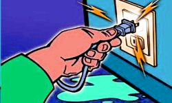 करंट से 16 वर्षीय बच्चे की मौत- महिला गंभीर