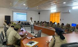 सड़क दुर्घटनाओं में कमी लाने को पुलिस एवं अन्य को दिया प्रशिक्षण सड़क दुर्घटनाओं में कमी लाने को पुलिस एवं अन्य को दिया प्रशिक्षण