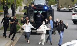 20 राउंड गोलियों की सुनी आवाज- तीन हुए घायल 20 राउंड गोलियों की सुनी आवाज- तीन हुए घायल