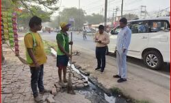 सावधान-इंटरलॉकिंग के बाद ठेकेदार ने सड़क पर छोड़ा मलबा-हुआ इतना जुर्माना सावधान-इंटरलॉकिंग के बाद ठेकेदार ने सड़क पर छोड़ा मलबा-हुआ इतना जुर्माना