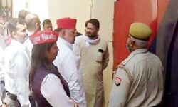 आजम खां ने दिखाई नाराजगी?- सपा प्रतिनिधिमंडल से नहीं की मुलाकात आजम खां ने दिखाई नाराजगी?- सपा प्रतिनिधिमंडल से नहीं की मुलाकात