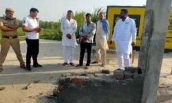 मंत्री डॉक्टर संजीव बालियान के शिलान्यास का तोड़ा पत्थर-मचा हड़कंप