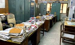 दफ्तरों के निरीक्षण में खाली मिली कुर्सियां- कर्मचारी मिले नदारद-रोका वेतन दफ्तरों के निरीक्षण में खाली मिली कुर्सियां- कर्मचारी मिले नदारद-रोका वेतन