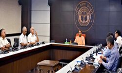 CM योगी ने कसे बिजली अफसरों के पेंच- समय से मिले बिल ना हो बेवजह कटौती CM योगी ने कसे बिजली अफसरों के पेंच- समय से मिले बिल ना हो बेवजह कटौती