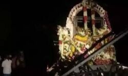 रथयात्रा के दौरान हाई टेंशन तार से टकराया मंदिर का रथ - 11 की मौत