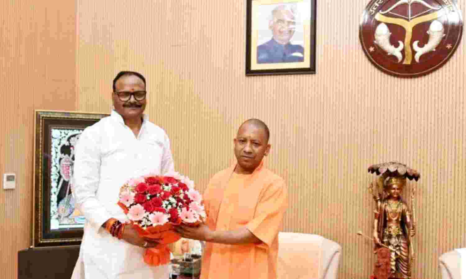 नायक बने डिप्टी CM- स्वास्थ्य विभाग को सुधारने का पाठ पढ़ा रहे पाठक