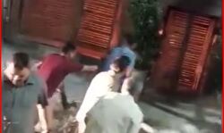 मीडिया हाउस में लगी आग-फायरकर्मियों ने जान पर खेल बाहर निकाले लोग मीडिया हाउस में लगी आग-फायरकर्मियों ने जान पर खेल बाहर निकाले लोग