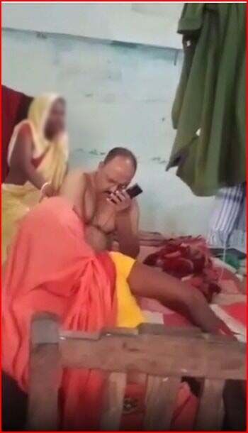 अय्याश दारोगा- मामला रफा दफा कराने आई महिला से घूस में कराई बॉडी मसाज अय्याश दारोगा- मामला रफा दफा कराने आई महिला से घूस में कराई बॉडी मसाज