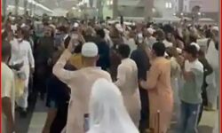 मदीना में PM को देखकर लगे चोर चोर के नारे- कई गिरफ्तार मदीना में PM को देखकर लगे चोर चोर के नारे- कई गिरफ्तार