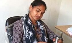 रिश्वत लेते हुए वीडियो वायरल होने पर महिला पटवारी निलंबित रिश्वत लेते हुए वीडियो वायरल होने पर महिला पटवारी निलंबित