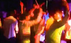 बहन की शादी में कर रहा था तमंचे पर डिस्को-अब पुलिस ने दिखाई हवालात