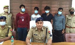 जनसेवा केंद्र खोलकर अंगूठे का क्लोन बना करोड़ों की ठगी करने वाले गिरफ्तार जनसेवा केंद्र खोलकर अंगूठे का क्लोन बना करोड़ों की ठगी करने वाले गिरफ्तार