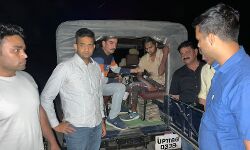 गैंग लीडर 25 हजार के इनामी बदमाश का हुआ हाफ एनकाउंटर - माल बरामद गैंग लीडर 25 हजार के इनामी बदमाश का हुआ हाफ एनकाउंटर - माल बरामद