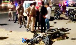 ट्रक ने मारी पुलिस की बाइक और ऊंट बग्गी में टक्कर- मौके पर हुई मौत ट्रक ने मारी पुलिस की बाइक और ऊंट बग्गी में टक्कर- मौके पर हुई मौत