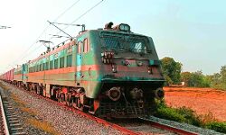 मालगाड़ी से टकराया मवेशी- यातायात बाधित