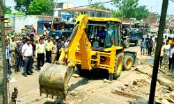 बाबा के बुलडोजर की रफ्तार होगी तेज- हटाया जाएगा अतिक्रमण बाबा के बुलडोजर की रफ्तार होगी तेज- हटाया जाएगा अतिक्रमण