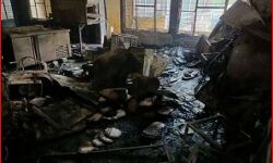 पिज्जा कैफे में लगी आग-धमाके के साथ धड़ाधड़ फटे सिलेंडर- मची भगदड़ पिज्जा कैफे में लगी आग-धमाके के साथ धड़ाधड़ फटे सिलेंडर- मची भगदड़