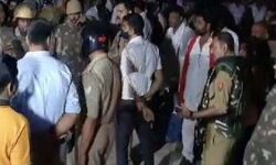 पुलिस की दबिश पर गैंगस्टर की बेटी की मौत- थानेदार सस्पेंड पुलिस की दबिश पर गैंगस्टर की बेटी की मौत- थानेदार सस्पेंड