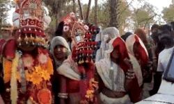 अजब प्रेम की गजब कहानी-3 प्रेमिकाओं से एक ही मंडप में रचाया ब्याह अजब प्रेम की गजब कहानी-3 प्रेमिकाओं से एक ही मंडप में रचाया ब्याह