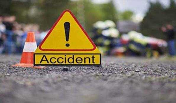 बारातियों से भरी पिकअप पलटने से हुई दो की मौत- 15 घायल