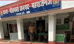 अंडरवियर में थाना वाकिंग - वीडियो वायरल- दीवान जी किये गये लाईन हाजिर अंडरवियर में थाना वाकिंग - वीडियो वायरल- दीवान जी किये गये लाईन हाजिर