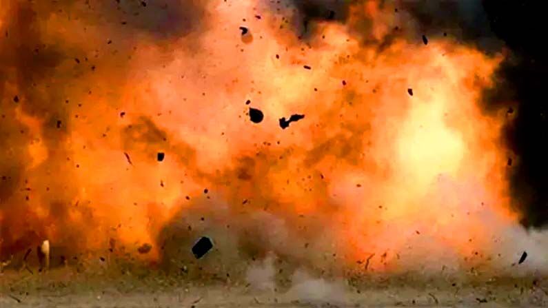 बम विस्फोट- दो लोगों की मौत की आशंका