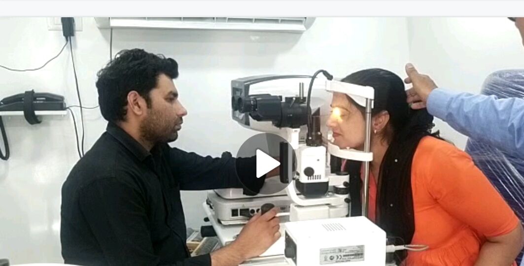 नेत्र चिकित्सा शिविर में रोगियों ने कराई अपनी आंखों की जांच