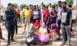 स्कूल परिसर में छात्र को बस ने कुचला -हो गई मौत जमकर, हंगामा और तोड़फोड़