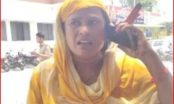 दिनदहाड़े महिला के गले से लूटी चेन- भीड़ ने पकड़कर खूब की धुनाई दिनदहाड़े महिला के गले से लूटी चेन- भीड़ ने पकड़कर खूब की धुनाई