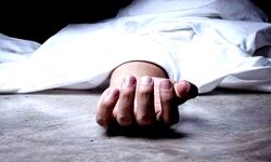 छत के कुंडे का सहारा लेकर फांसी के फंदे पर झूलकर युवक ने दे दी जान छत के कुंडे का सहारा लेकर फांसी के फंदे पर झूलकर युवक ने दे दी जान