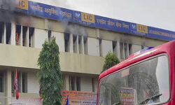 LIC कार्यालय में लगी आग- ग्राहक सेवाओं पर असर नहीं LIC कार्यालय में लगी आग- ग्राहक सेवाओं पर असर नहीं
