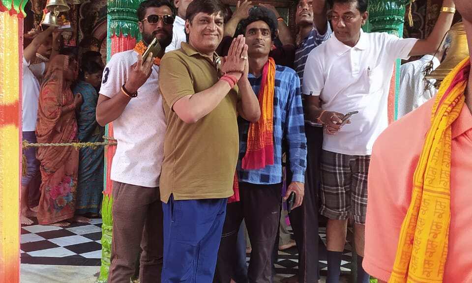 समाजसेवी मनीष चौधरी ने किये रामलला व हनुमान गढी के दर्शन