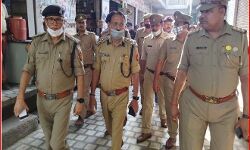 दिनदहाडे क्लीनिक के भीतर बैठे झोलाछाप चिकित्सक को गोली से उड़ाया दिनदहाडे क्लीनिक के भीतर बैठे झोलाछाप चिकित्सक को गोली से उड़ाया