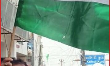 शाहीन बाग से मुंह लटकाकर वापस लौटा बुलडोजर- लहराया तिरंगा