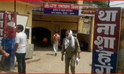 पत्नी भगाने की खुन्नस में पड़ोसी परिवार पर तेजाब अटैक- चार घायल पत्नी भगाने की खुन्नस में पड़ोसी परिवार पर तेजाब अटैक- चार घायल