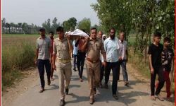 अर्थी को कंधा देने के लिए हुई लोगों की कमी तो पुलिस आई आगे, दिया कंधा अर्थी को कंधा देने के लिए हुई लोगों की कमी तो पुलिस आई आगे, दिया कंधा