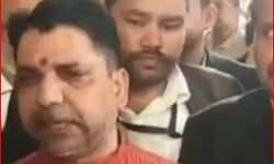 अलग-थलग पड़ने पर ज्ञानवापी मस्जिद मामले में याचिका वापस लेने से इनकार अलग-थलग पड़ने पर ज्ञानवापी मस्जिद मामले में याचिका वापस लेने से इनकार