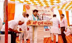 इटावा के लोगों को अपनेपन का अहसास करा गये कपिल देव इटावा के लोगों को अपनेपन का अहसास करा गये कपिल देव