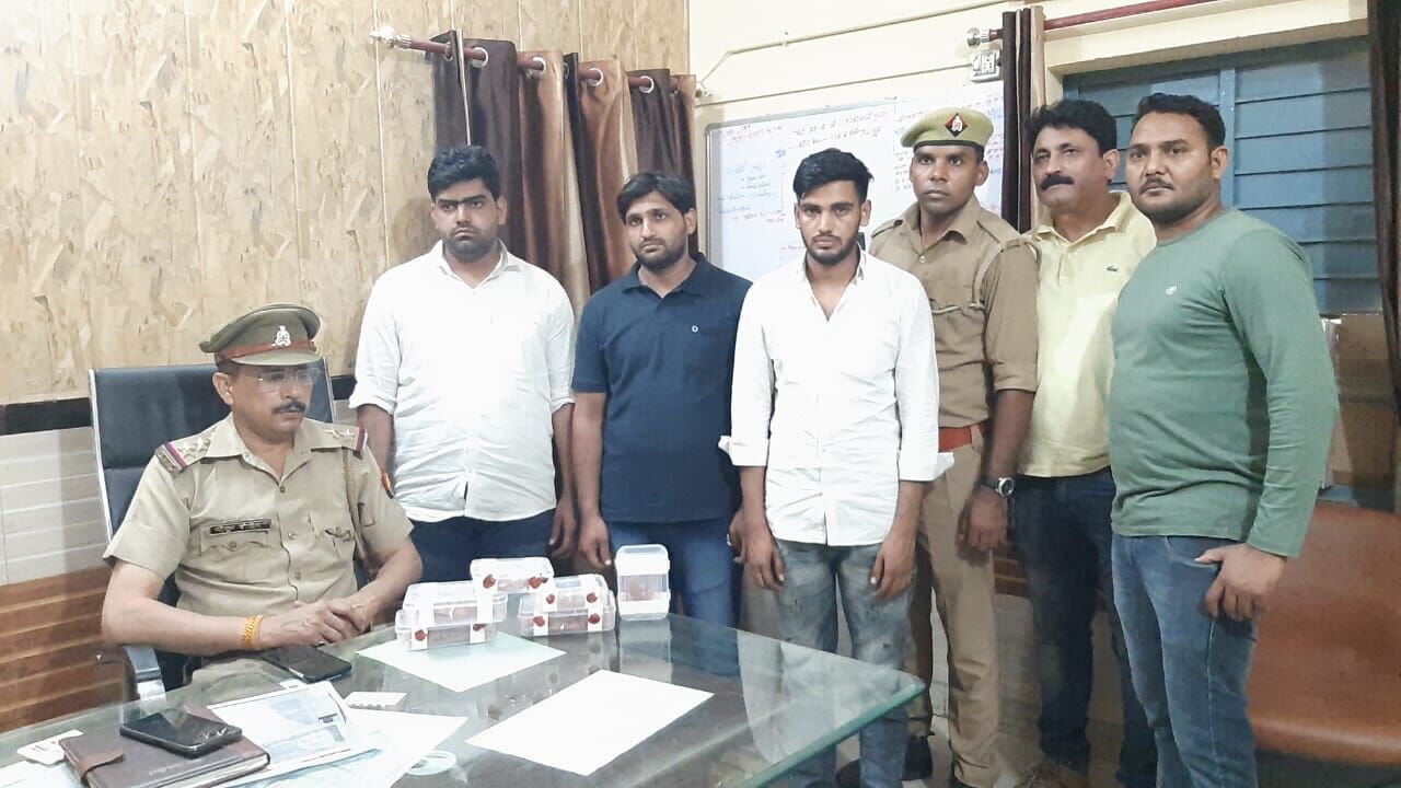 28 लाख रूपये की 200 ग्राम स्मैक के साथ तीन तस्कर गिरफ्तार 28 लाख रूपये की 200 ग्राम स्मैक के साथ तीन तस्कर गिरफ्तार