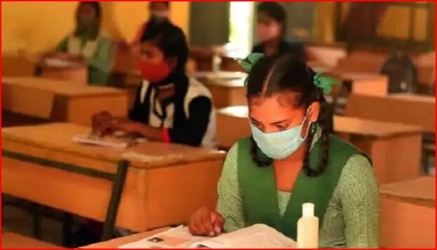 10वीं की छात्रा को मंच पर बुलाना मौलवी को नागवार गुजरा- दी यह धमकी