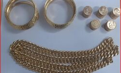 73 लाख रुपए के सोने के साथ एक नागरिक गिरफ्तार- मचा हड़कंप 73 लाख रुपए के सोने के साथ एक नागरिक गिरफ्तार- मचा हड़कंप