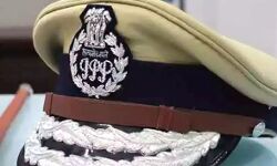 जानिये - बीते 10 साल में UP में DGP पद से किस किस की हुई छुट्टी जानिये - बीते 10 साल में UP में DGP पद से किस किस की हुई छुट्टी