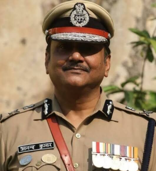 कौन होगा नया DGP - सीएम योगी की मंशा में फिट बैठते हैं IPS आनंद कुमार