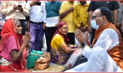 डिप्टी CM के निरीक्षण में मिला एक्सपायर दवाओं का जखीरा-सौंपी जांच