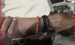 एक और घूसखोर दरोगा का रुपए लेते वीडियो वायरल- जांच हुई शुरू एक और घूसखोर दरोगा का रुपए लेते वीडियो वायरल- जांच हुई शुरू